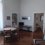 Memena 公寓 *
